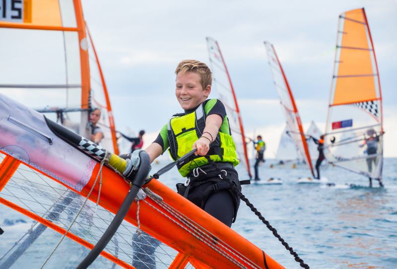 wassersport-ferienlager-surfen