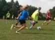 trainingsspiel-mit-gemischten-mannschaften-im-fussballcamp-in-deutschland