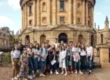 eine-gruppe-schueler-beim-ausflug-sprachreise-england-in-oxford