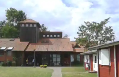 schuby-strand-an-der-ostsee-mit-haupthaus-und-bungalows