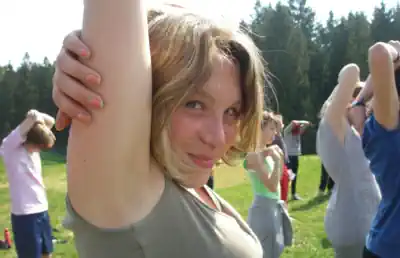sommercamp-stunt wir-erwaermen-uns-fuer-unsere-ersten-uebungen