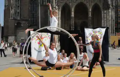 zirkusferien-jugend show-auftritt-im-zentrum-von-stuttgart