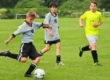 ein-fussball-trainingsspiel-auf-rasen-in-erbach-in-hessen