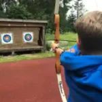 sommercamp-Bogenschiessen bogenschiessen-im-sommercamp-mit-deutsch-lernen