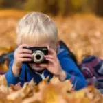 englischcamp-herbst einige-kinder-filmen-sehr-schoene-aufnahmen-im-herbstwald