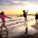abendfreizeit-am-strand-im-jugend-surfcamp-im-herbst