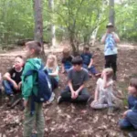 abenteuer-adhs wir-gehen-in-den-wald-um-abenetuer-zu-erleben