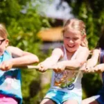 tauziehen-und-spiele-im-reitercamp-zum-ausgleich