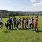 englischunterricht-einmal-in-der-freien-natur-mit-allen-teilnehmern