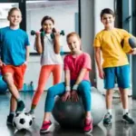 zwischen-durch-geht-es-in-den-kraftraum-um-fit-zu-werden