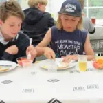 ferienlager-talsperre wir-treffen-uns-alle-zum-fruehstueck-mit-buffett-und-staerken-uns