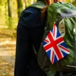 der Union Jack wird stolz im Summer Language Camp am Rucksack getragen.