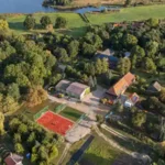 schloss-leizen Ein Bild von oben auf Schloss Leizen in MV