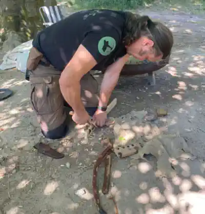 Feuer selber machen mit Feuerstein im Ferienlager in Suhl