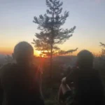 thueringen-herbst zwei Zauberlehrlinge lassen Blick über den Thüringer Wald streifen